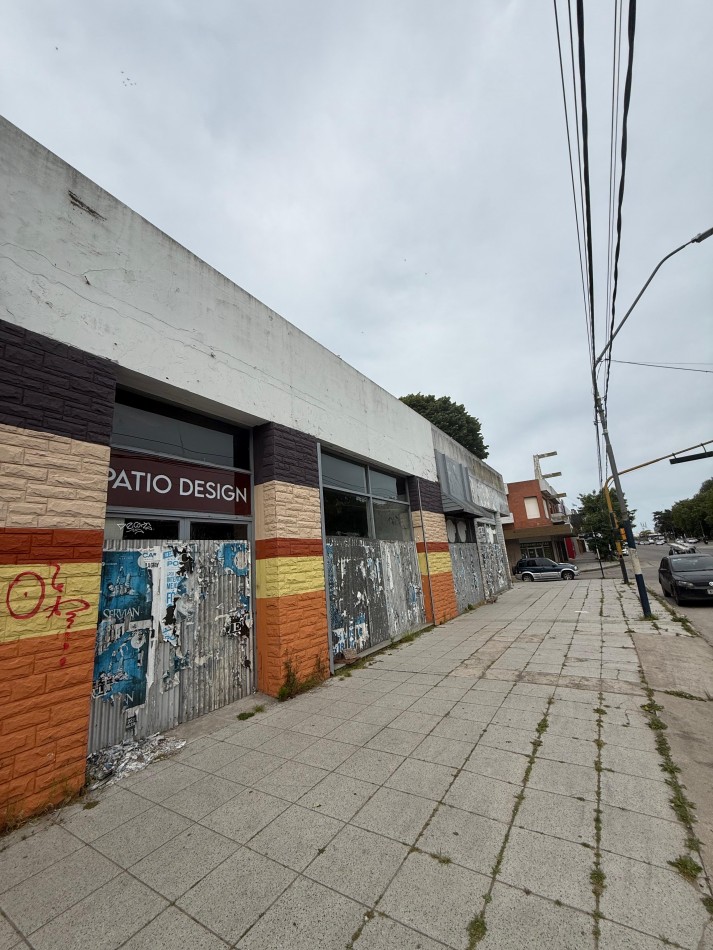 LOCAL/DEPOSITO EN IMPORTANTE ESQUINA