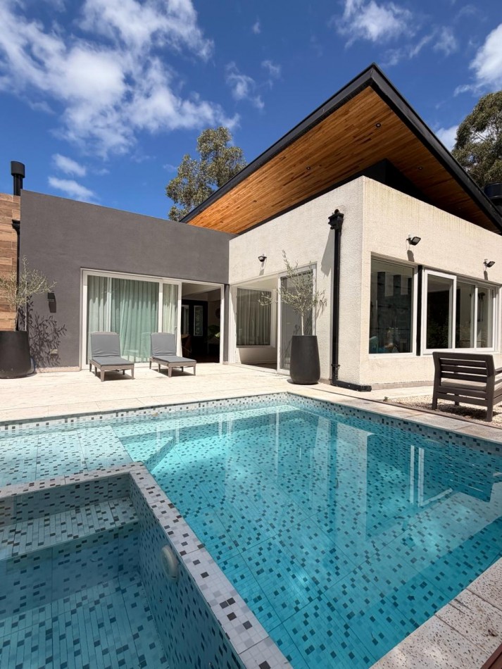 VENTA - EXCLUSIVA CASA - BARRIO PRIVADO ARENAS DEL SUR