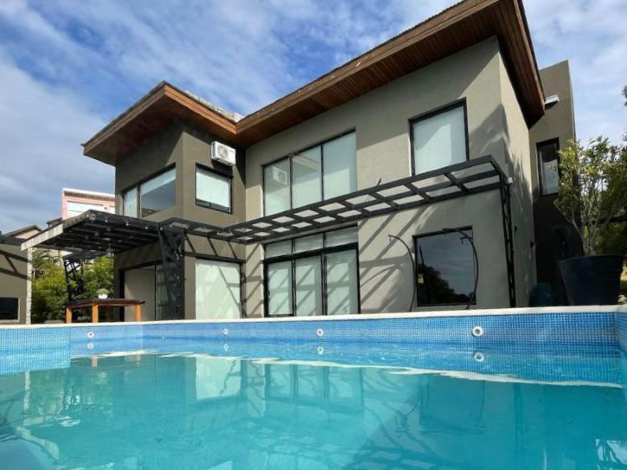 VENTA - EXCLUSIVA CASA - SOBRE EL GOLF DE SIERRAS DE LOS PADRES