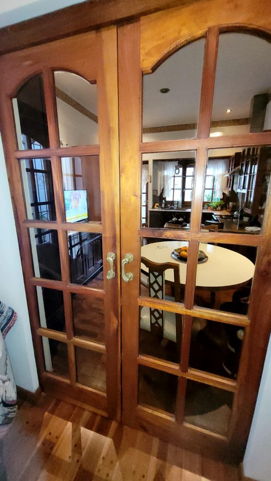 Venta Oportunidad !! Casa De 5 Amb. Con Quincho, Parque Y Depto Independiente Sobre Av Paso