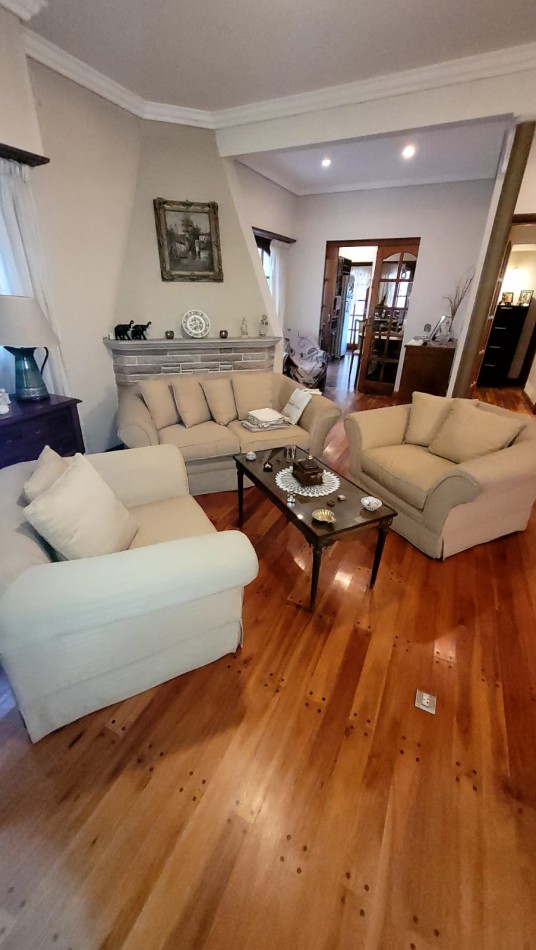 Venta Oportunidad !! Casa De 5 Amb. Con Quincho, Parque Y Depto Independiente Sobre Av Paso