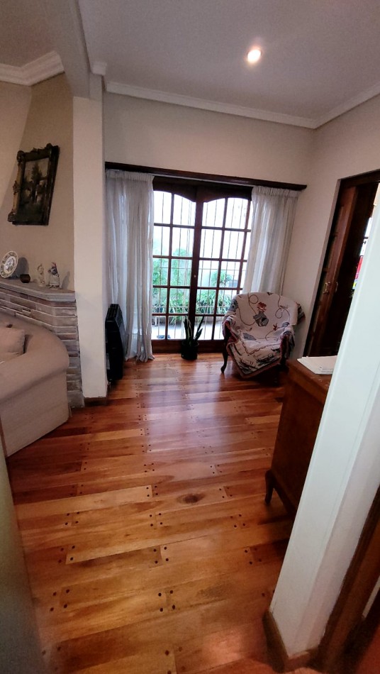 Venta Oportunidad !! Casa De 5 Amb. Con Quincho, Parque Y Depto Independiente Sobre Av Paso