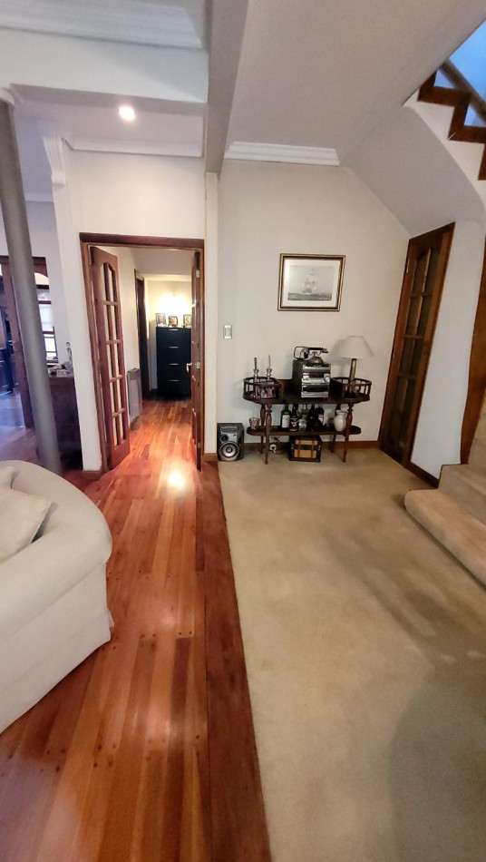 Venta Oportunidad !! Casa De 5 Amb. Con Quincho, Parque Y Depto Independiente Sobre Av Paso