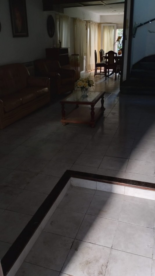 Venta Casa Estilo Marplatense A Reciclar Gran Terreno En Zona Aldrey