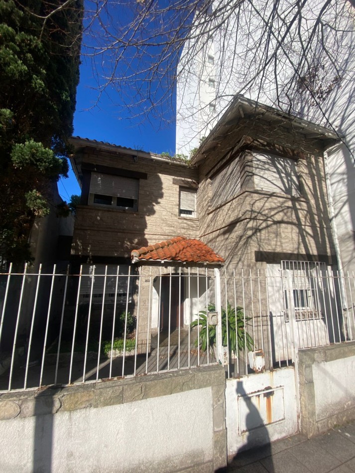 Venta Casa Estilo Marplatense A Reciclar Gran Terreno En Zona Aldrey