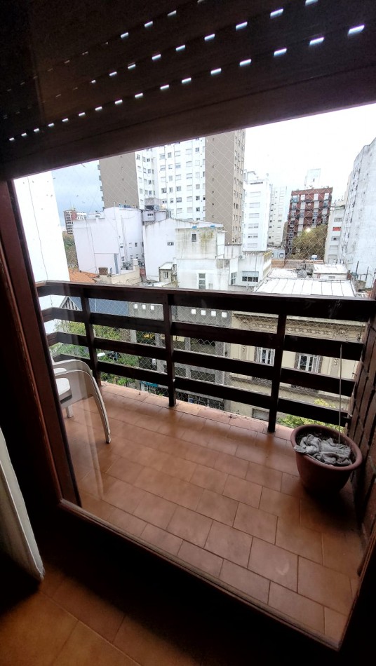 Amplio Depto 4 Amb. Con Balcones Al Frente Y Dependencia