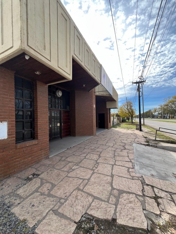 Propiedad Vende O Alquila Inmejorable Ubicacion Comercial Gran Predio Con Galpones Y Oficinas