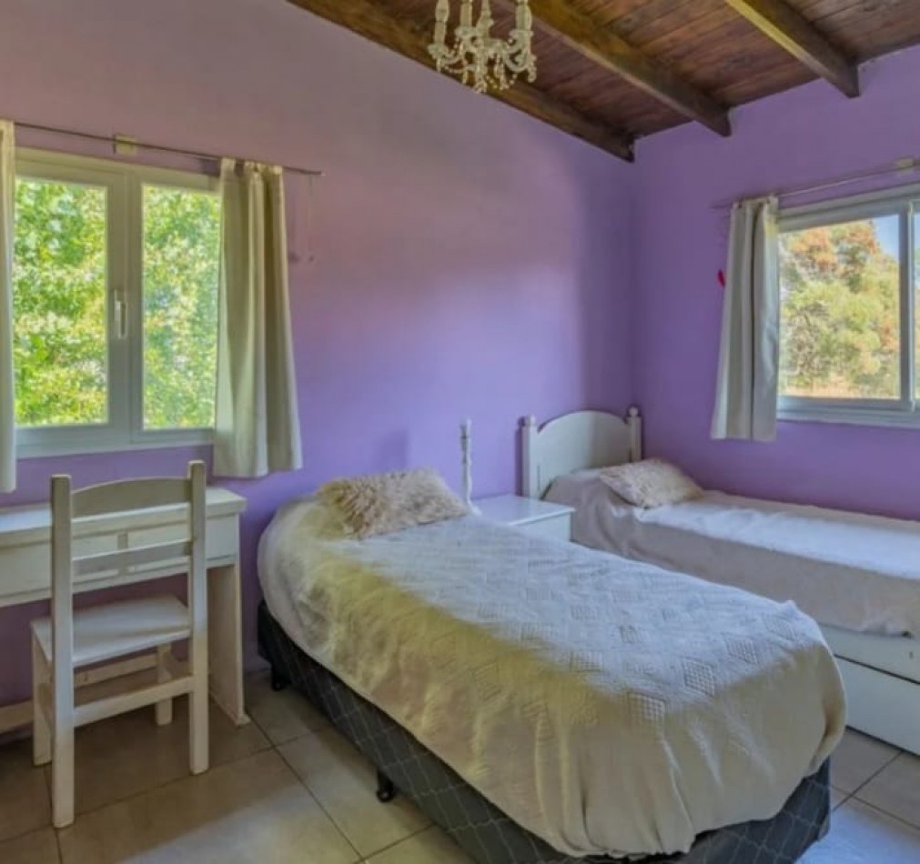  Venta Casa en dos plantas en  Los Acantilados con pileta, parrilla y cochera