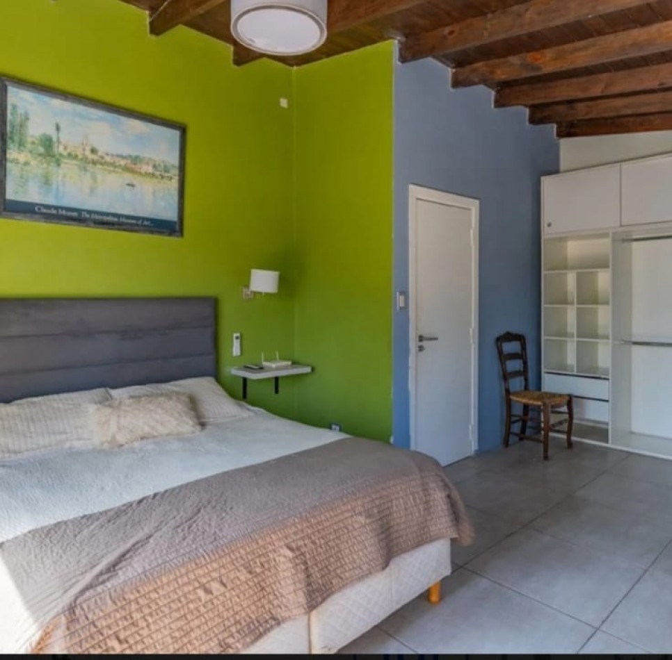  Venta Casa en dos plantas en  Los Acantilados con pileta, parrilla y cochera