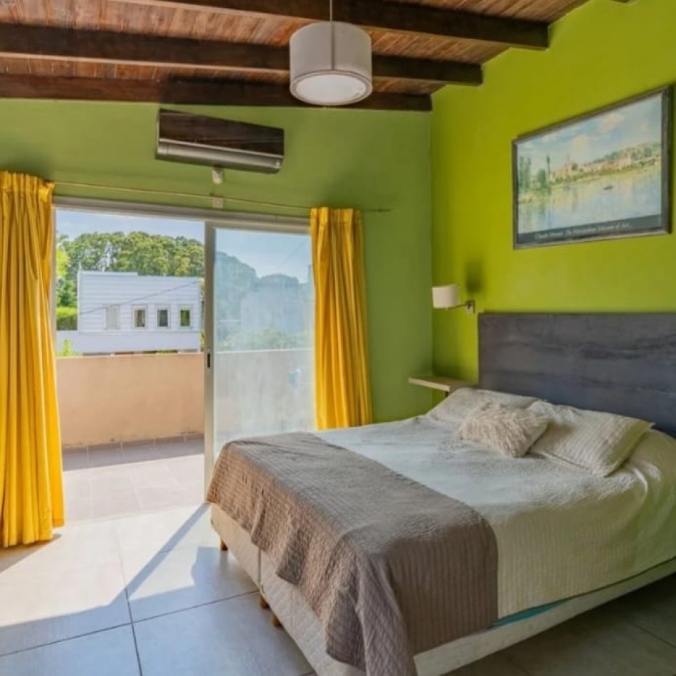  Venta Casa en dos plantas en  Los Acantilados con pileta, parrilla y cochera