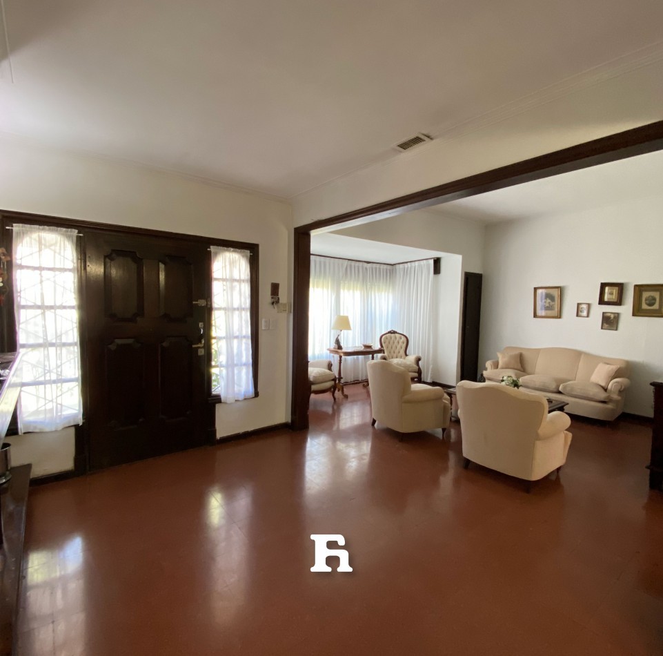 Chalet 5 Amb Parque y Quincho - Impecable Estado