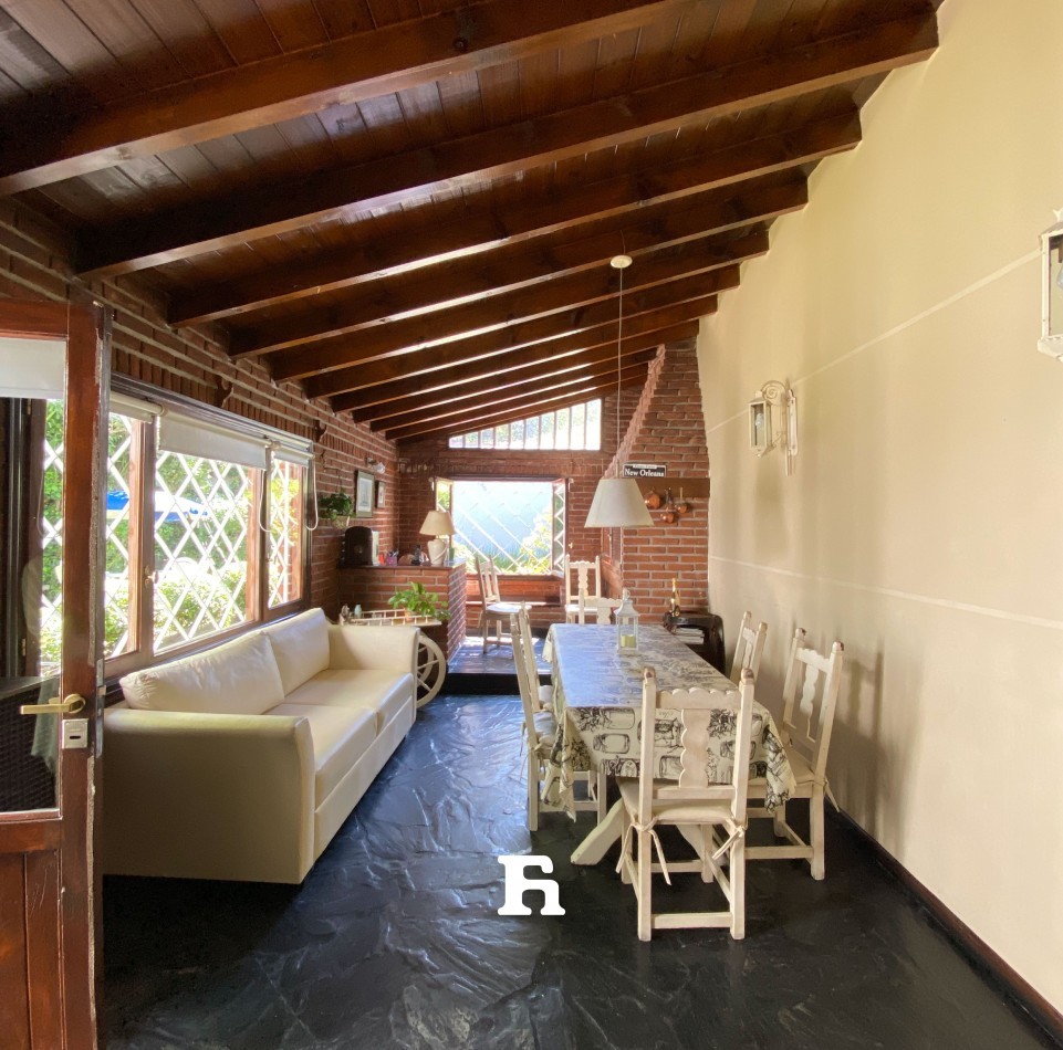 Chalet 5 Amb Parque y Quincho - Impecable Estado