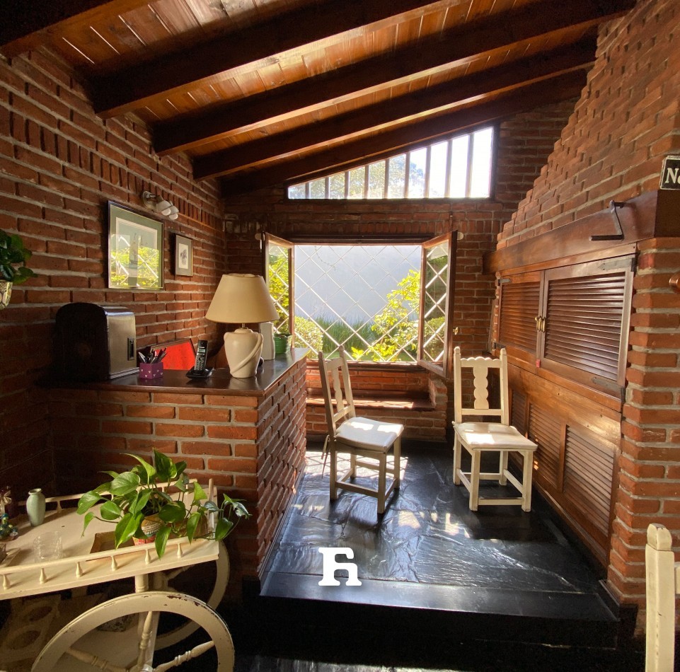 Chalet 5 Amb Parque y Quincho - Impecable Estado