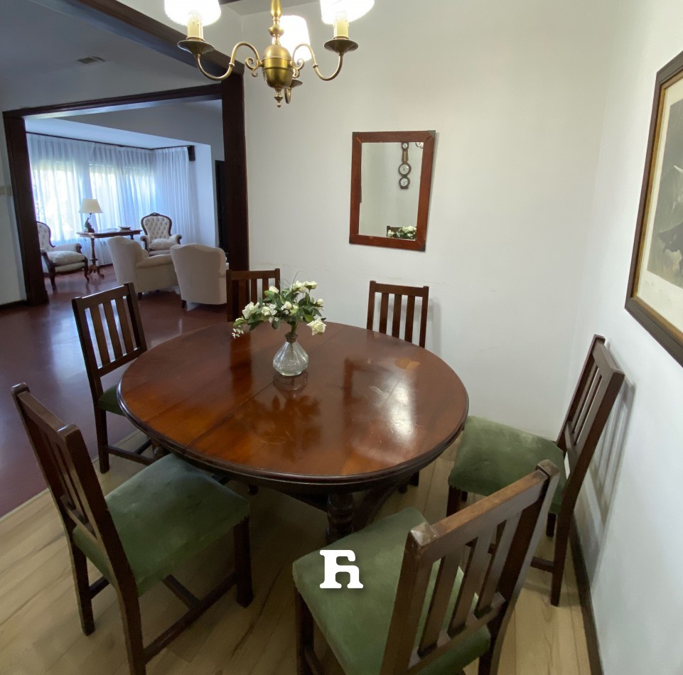 Chalet 5 Amb Parque y Quincho - Impecable Estado