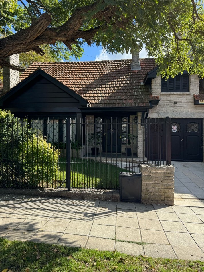 Chalet 5 Amb Parque y Quincho - Impecable Estado