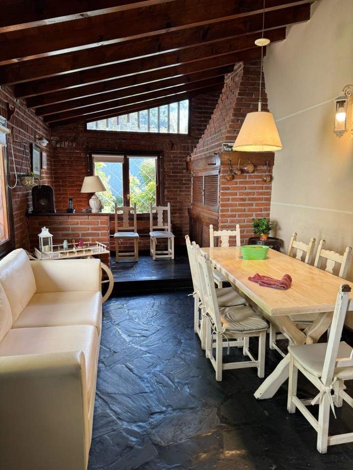 Chalet 5 Amb Parque y Quincho - Impecable Estado