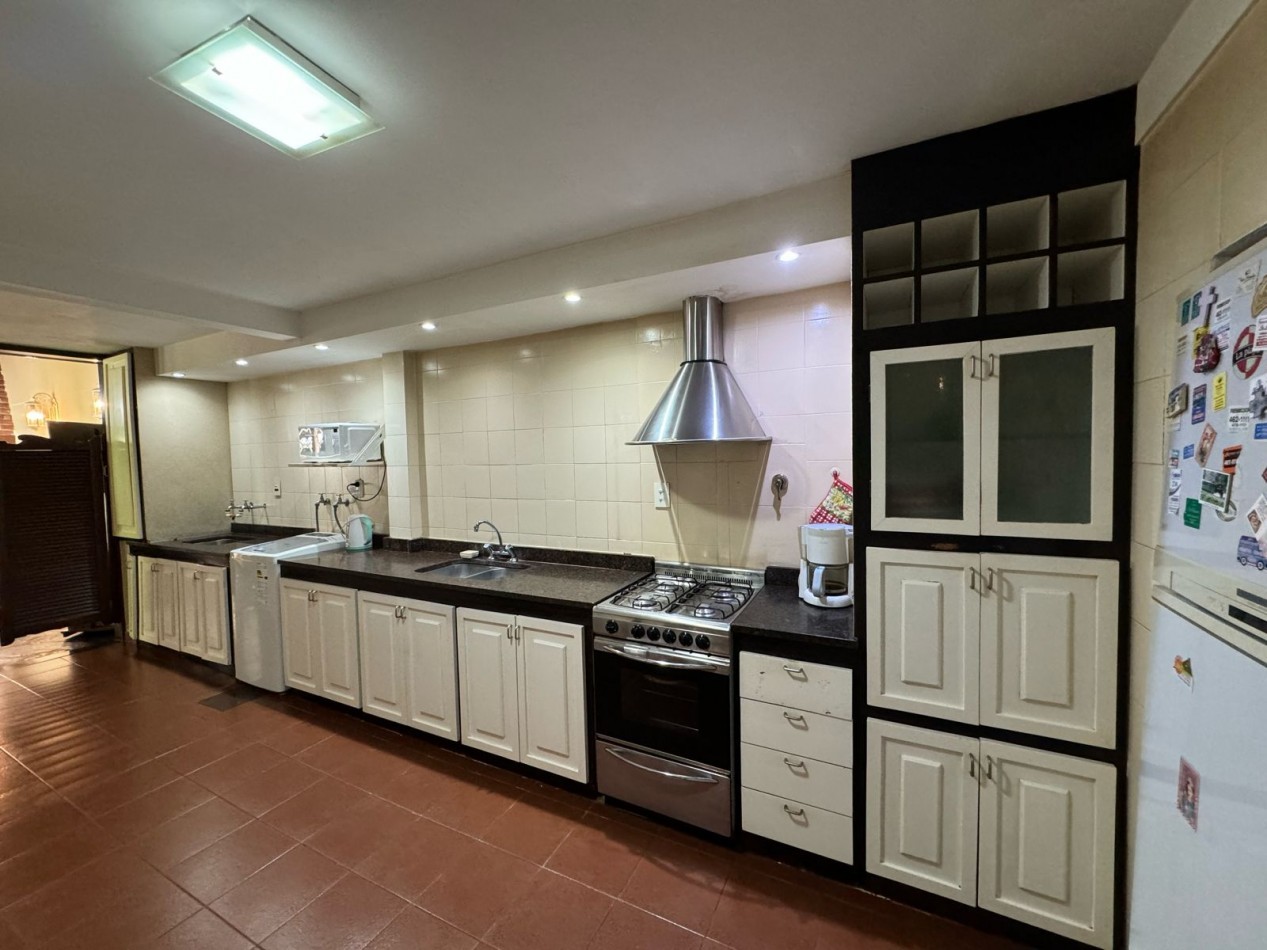 Chalet 5 Amb Parque y Quincho - Impecable Estado
