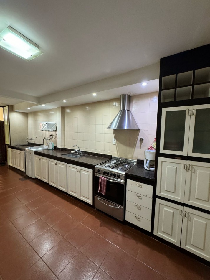 Chalet 5 Amb Parque y Quincho - Impecable Estado