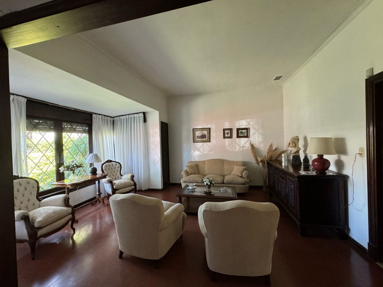 Chalet 5 Amb Parque y Quincho - Impecable Estado