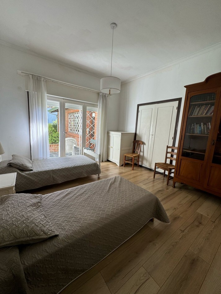 Chalet 5 Amb Parque y Quincho - Impecable Estado