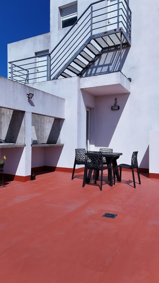 SEMIPISO DE 3 AMBIENTES C/ TERRAZA PROPIA Y DOBLE COCHERA - CHAUVIN
