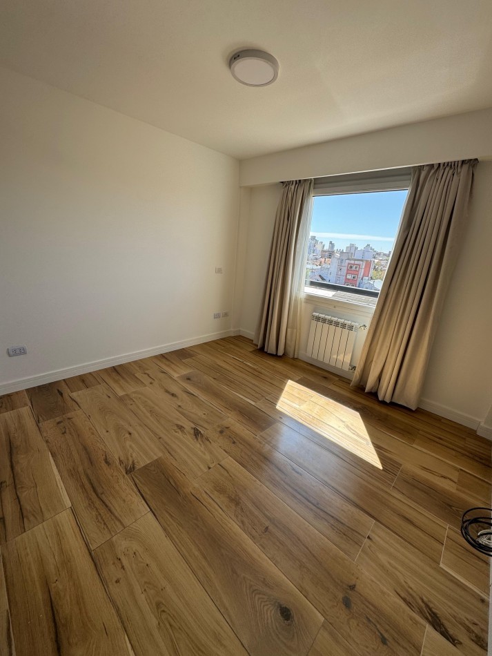 SEMIPISO DE 3 AMBIENTES C/ TERRAZA PROPIA Y DOBLE COCHERA - CHAUVIN
