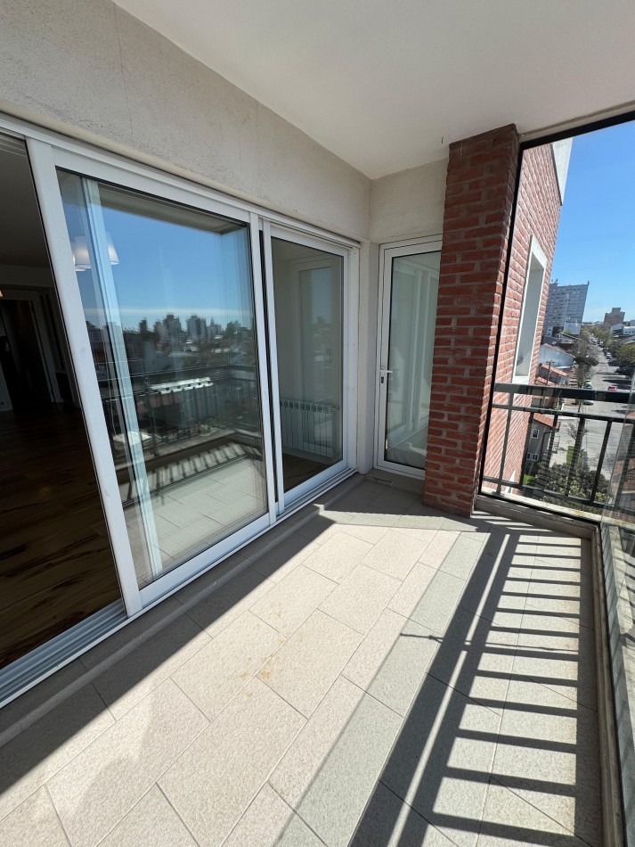 SEMIPISO DE 3 AMBIENTES C/ TERRAZA PROPIA Y DOBLE COCHERA - CHAUVIN