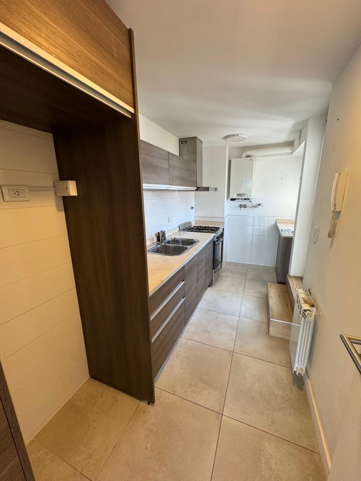 SEMIPISO DE 3 AMBIENTES C/ TERRAZA PROPIA Y DOBLE COCHERA - CHAUVIN