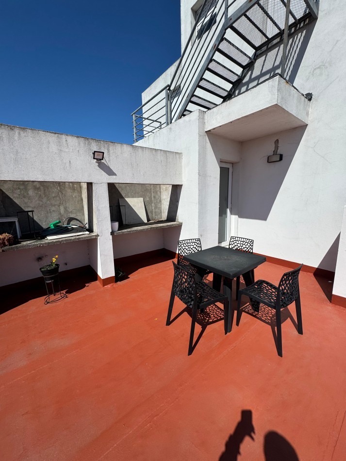 SEMIPISO DE 3 AMBIENTES C/ TERRAZA PROPIA Y DOBLE COCHERA - CHAUVIN
