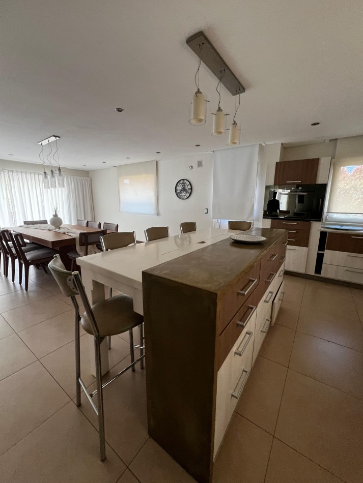 ALQUILER ARENAS DEL SUR - EXCLUSIVA CASA 4 DORMITORIOS PARQUE Y PISCINA