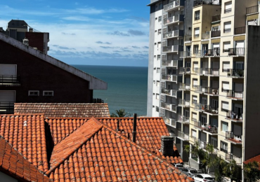 VARESE - DEPARTAMENTO 3 AMBIENTES C/ VISTA AL MAR Y COCHERA